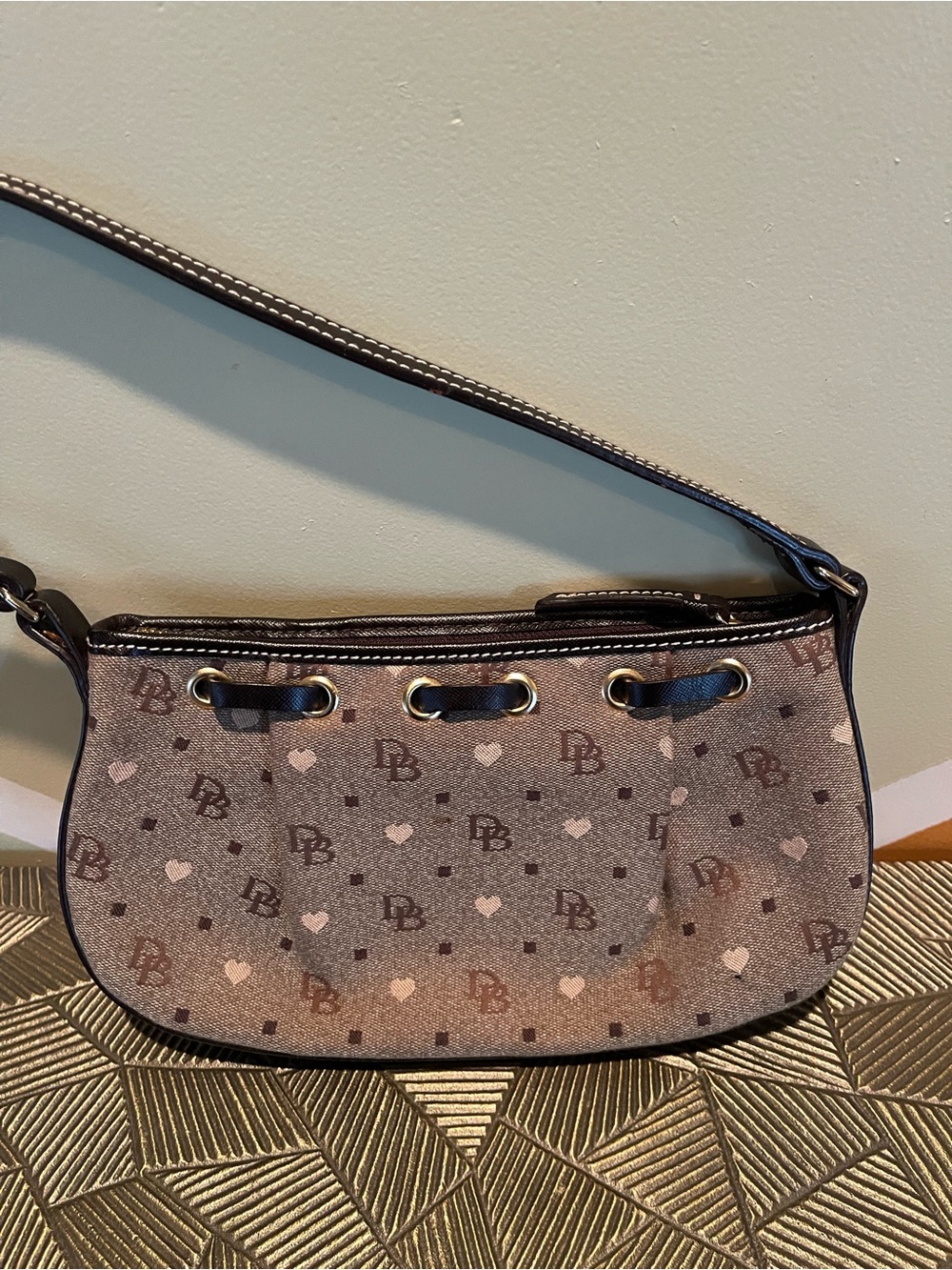 NWT, Dooney & Bourke Taupe and Briwn Heart-Print small Shoulder Bag - Picture 2 of 10